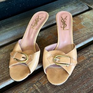 Yves SAINT LAURENT
Pre-owned Leather Sandals In Tan smooth buckle size 9